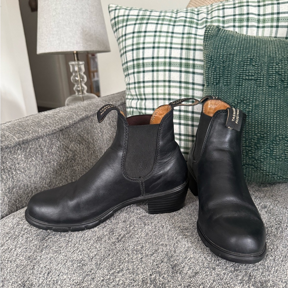 Blundstone Black Leather Chelsea Boots Low Heeled